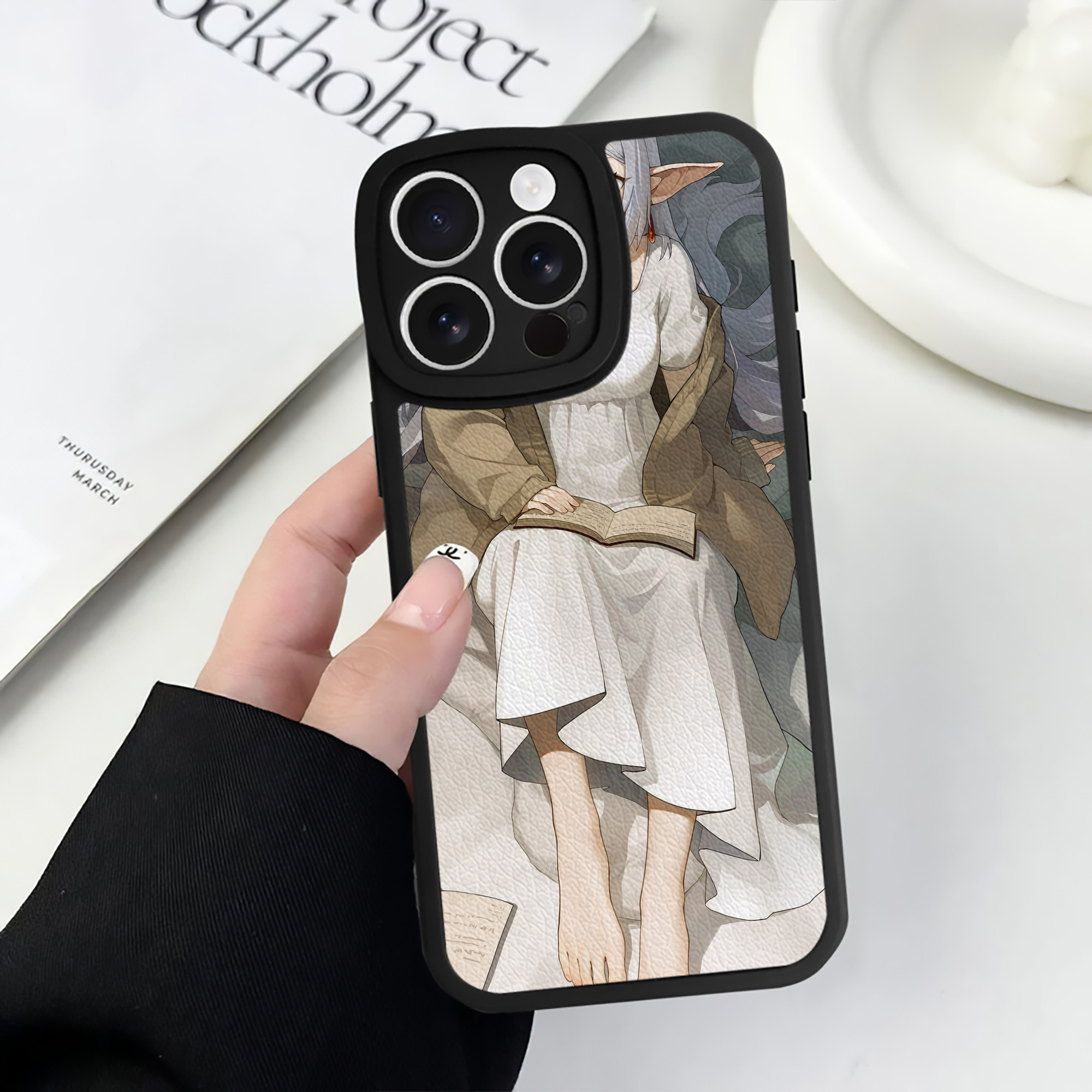 （画像用） 葬送のフリーレン Frieren 【iPhone 16シリーズ対応】シリコンスマホケース（レザー調） 材質：シリコン